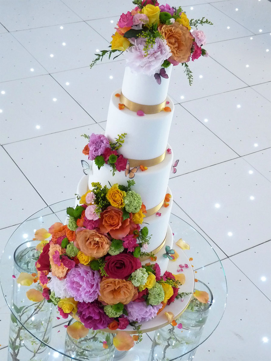 Rachelles-quirky-wedding-cake